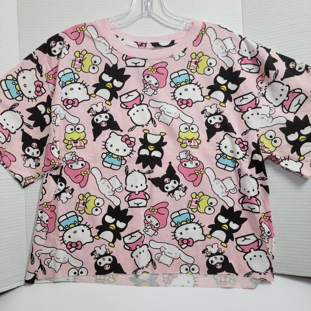 HELLO KITTY AND FRIENDS - Women's XL Crop Top T-Shirt Graphics ALL OVER Pink NEW